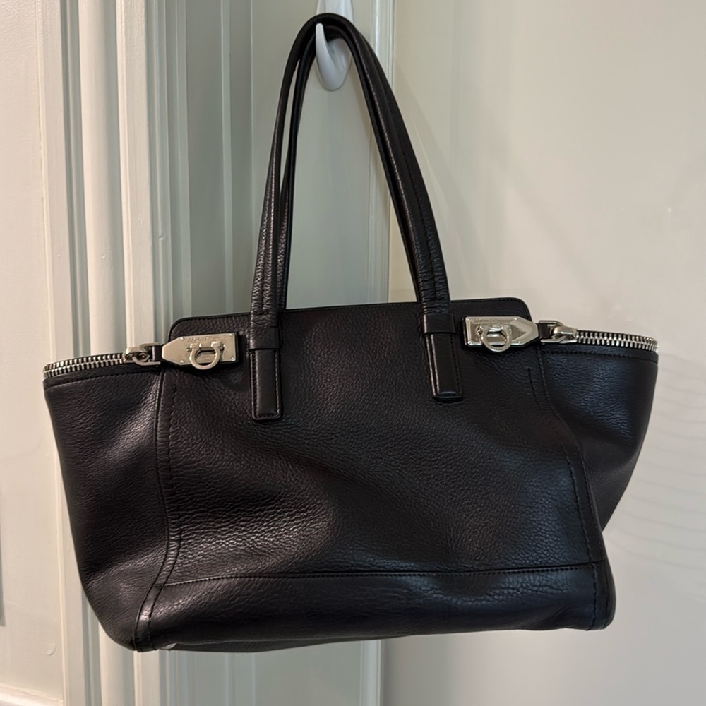 Ferragamo Ariana Tote Bag Gancini Black